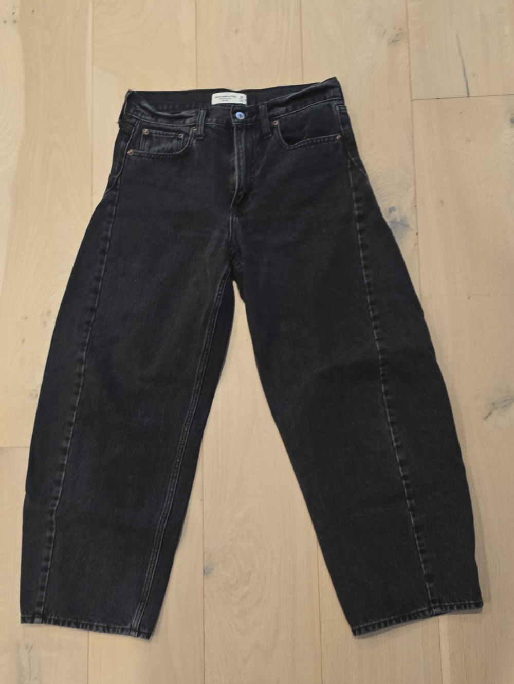 Abercrombie & Fitch Nlack Barrel Jeans